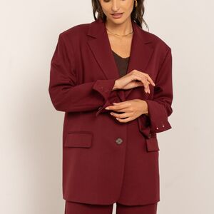 Attentif kledij bordeaux